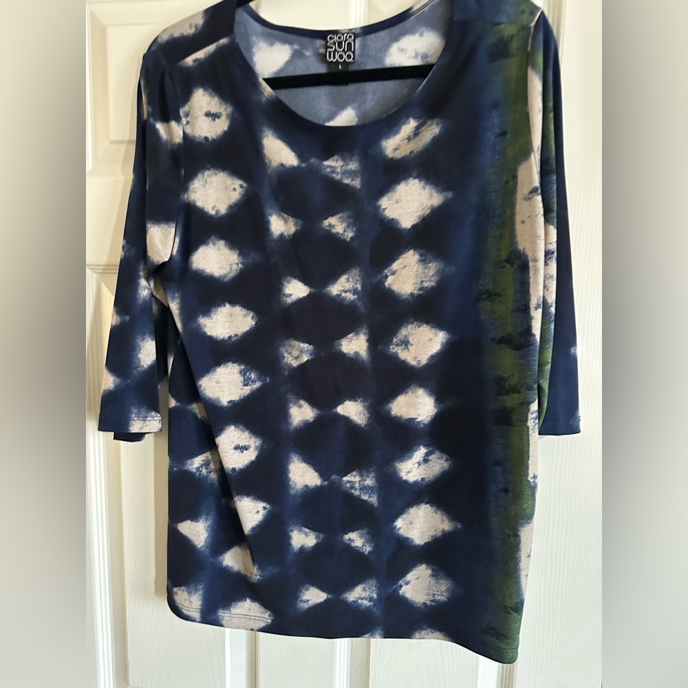 Women’s dress top. Size large